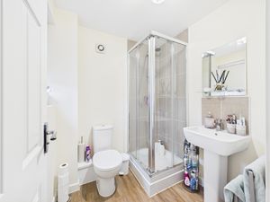 Ensuite- click for photo gallery